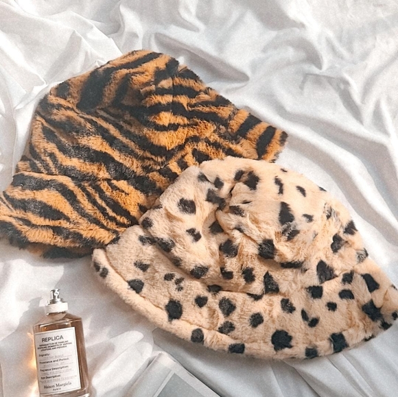 Accessories - 🆕️City Girl Collection//Cheetah Print Bucket hat